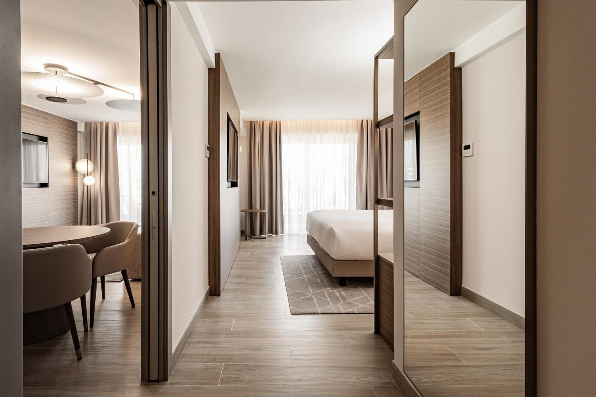 Suite King con 1 Camera da Letto, Divano Letto e Terrazza - Vista Città